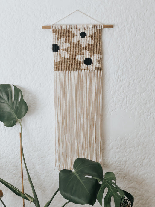 It's undeniable how much joy and beauty flowers bring into our lives and this sweet little daisy wall hanging is a tribute to that. Rayen comes from the Mapuche word for 