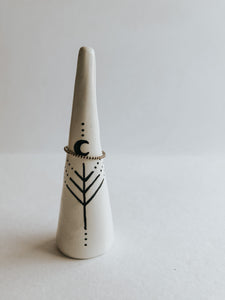 Store and display your favourite rings with this Celestial ring cone. It's such a beautiful addition to your space, adding a touch magic! Made with air dry clay and sealed with a high gloss coating to make it water resistant.