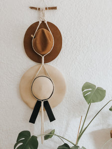 We all have a favourite hat (or two...) but nowhere to store them, so hang them in style when they're not in use with this chic boho macrame hat hanger. It's decor and practicality all in one! Made on driftwood.