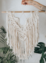 A beautiful bohemian addition to an entrance hallway, a bedroom or office space. Place this wall hanging in between a bunch of house plants next to a bright window and you have yourself a fresh, feel good and nature loving space.